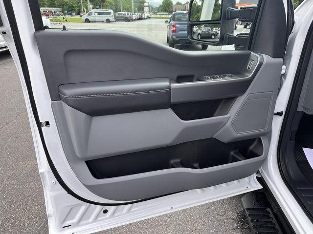 New 2026 Oxford White Ford F-350® XL image 10