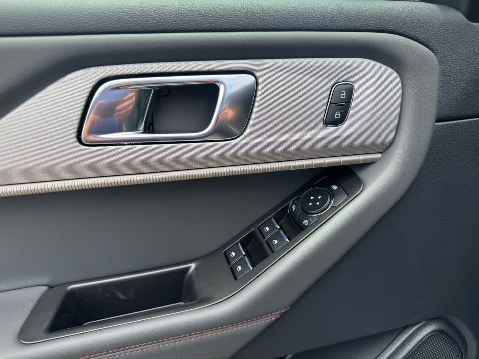 New 2026 Vapor Blue Metallic Ford Active w/200A Pkg image 15