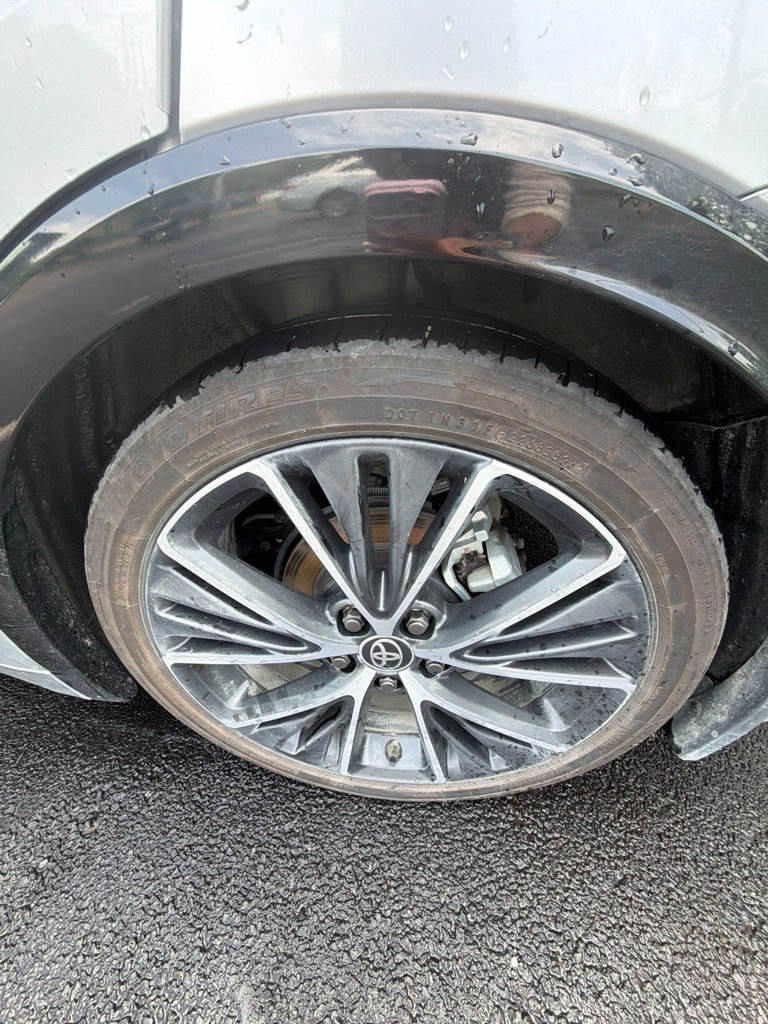 Used 2024  Toyota XLE image 5