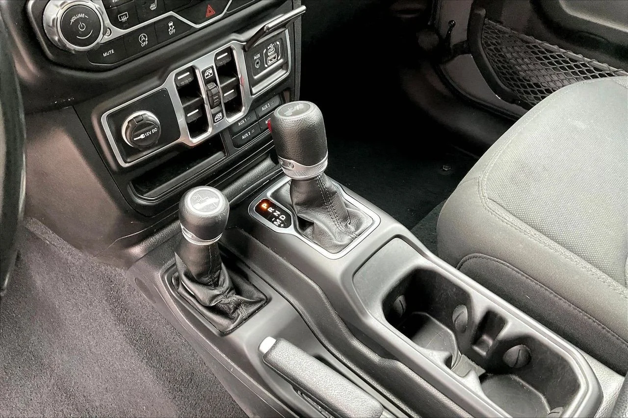 Used 2022 Gray Jeep Sport Altitude image 31