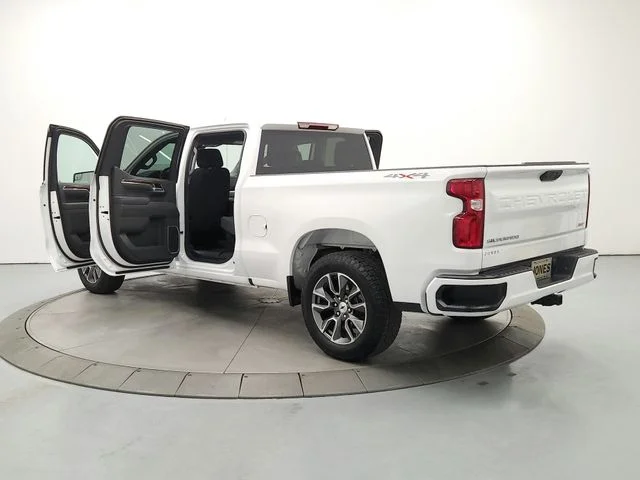 Used 2025 White Chevrolet RST image 13