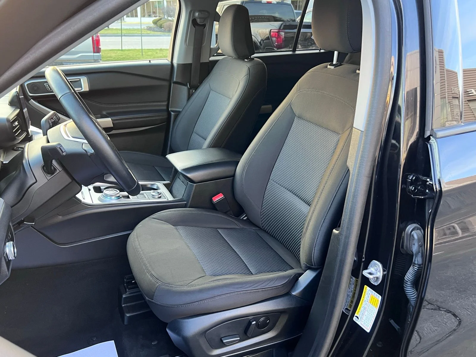 Used 2023 Agate Black Metallic Ford XLT image 9