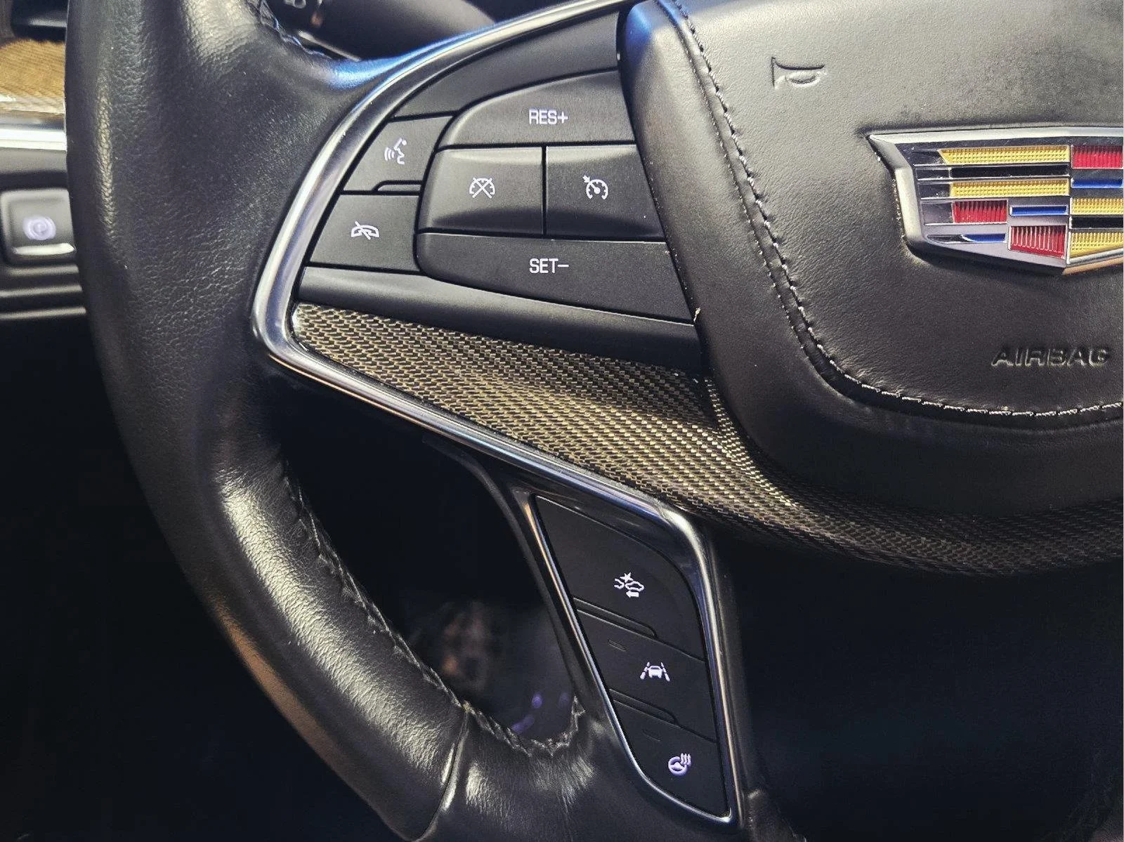 Used 2019 Bronze Dune Metallic Cadillac Platinum AWD image 27