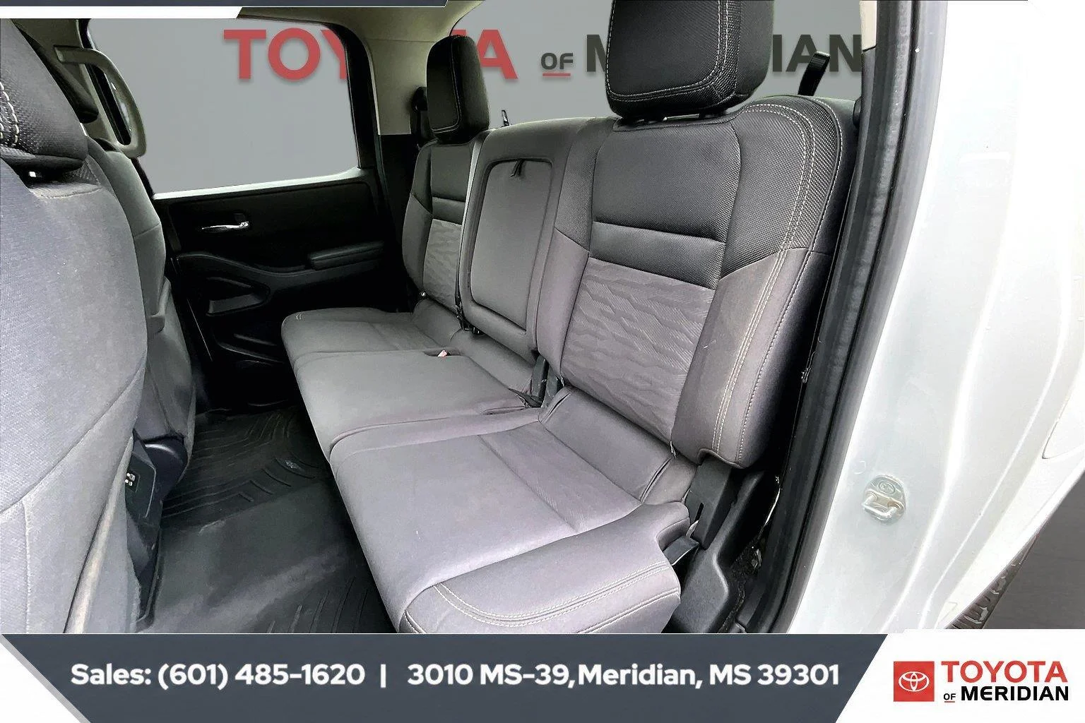 Used 2022 Glacier White Nissan SV image 19