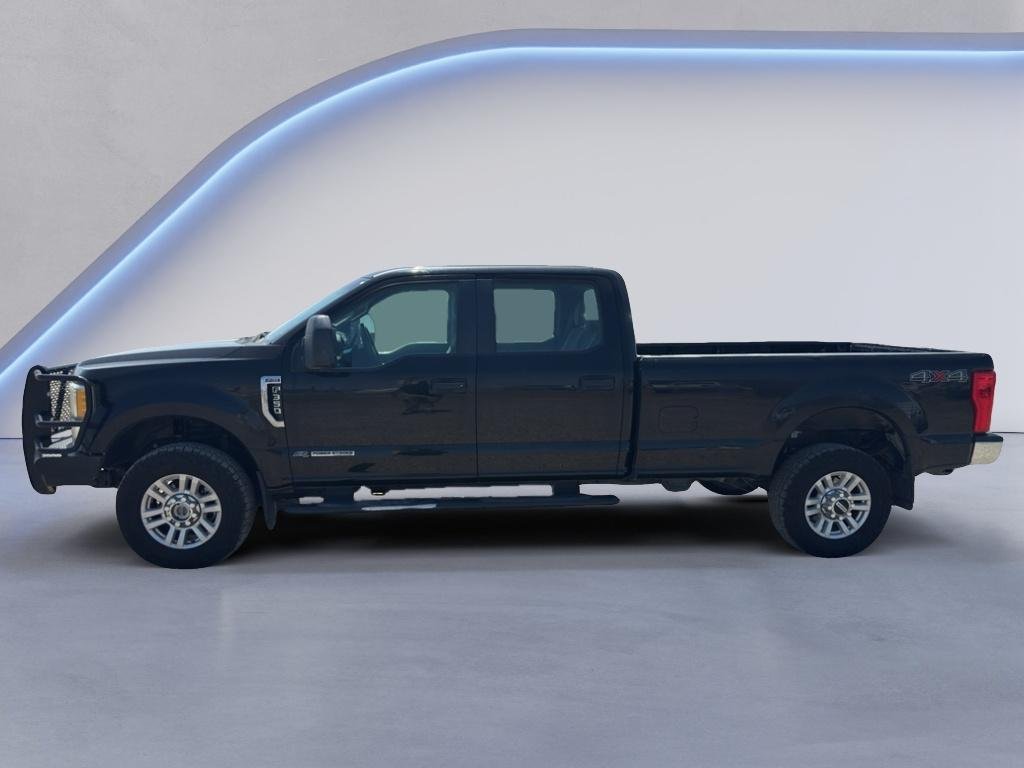 Used 2017 Shadow Black Ford XL image 2