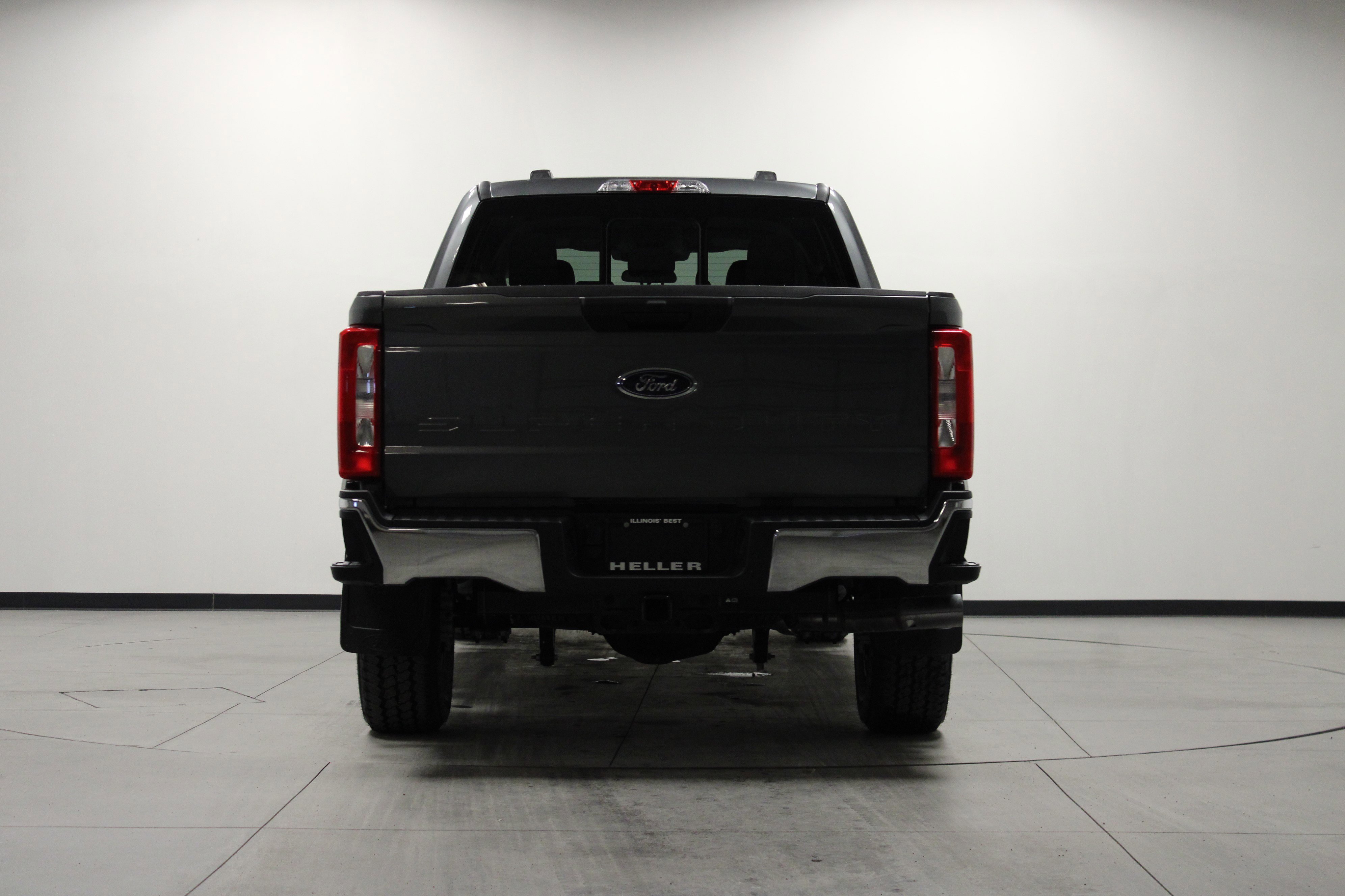 New 2026 Carbonized Gray Metallic Ford XLT image 5