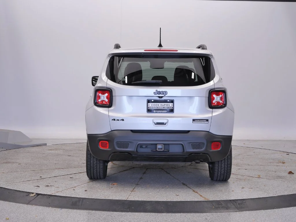 Certified Used 2019 Silver Jeep Latitude image 4
