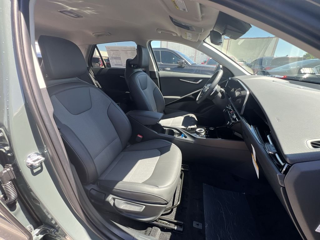 New 2026 Green Kia Wind image 25