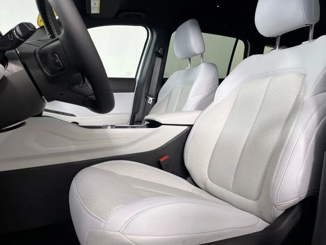 Used 2026 White Jeep Laredo image 17