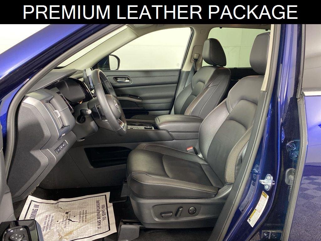 Used 2025 Deep Ocean Blue Nissan SL image 9