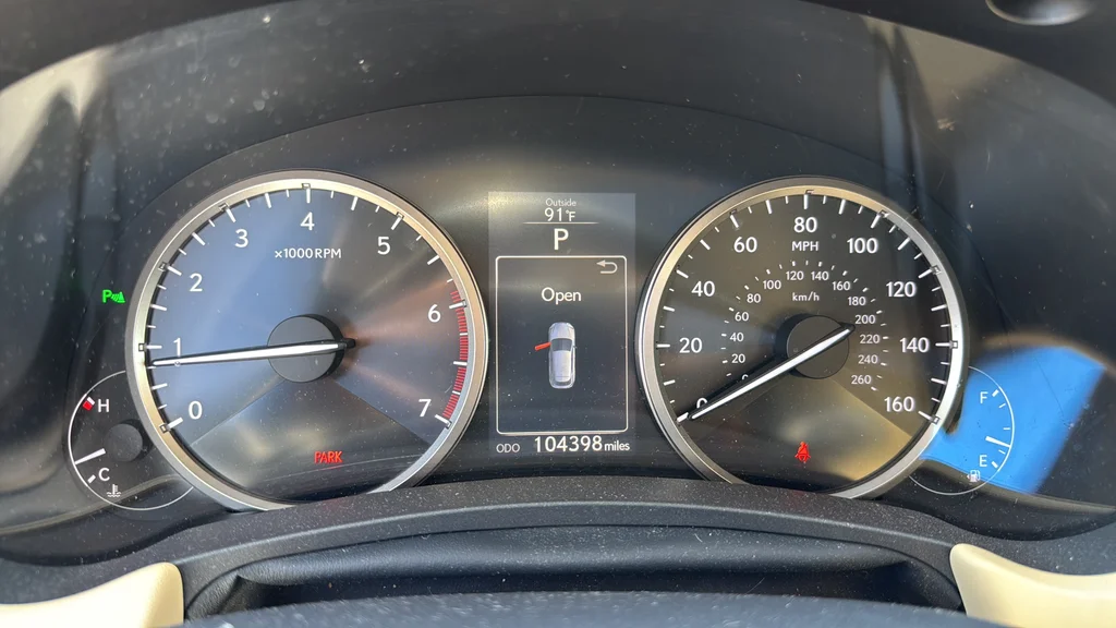 Used 2015 White Lexus 200t image 20