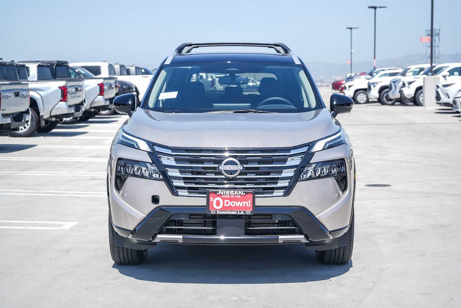 New 2026 Champagne Silver Metallic / Super Black Two-tone Nissan Platinum image 2