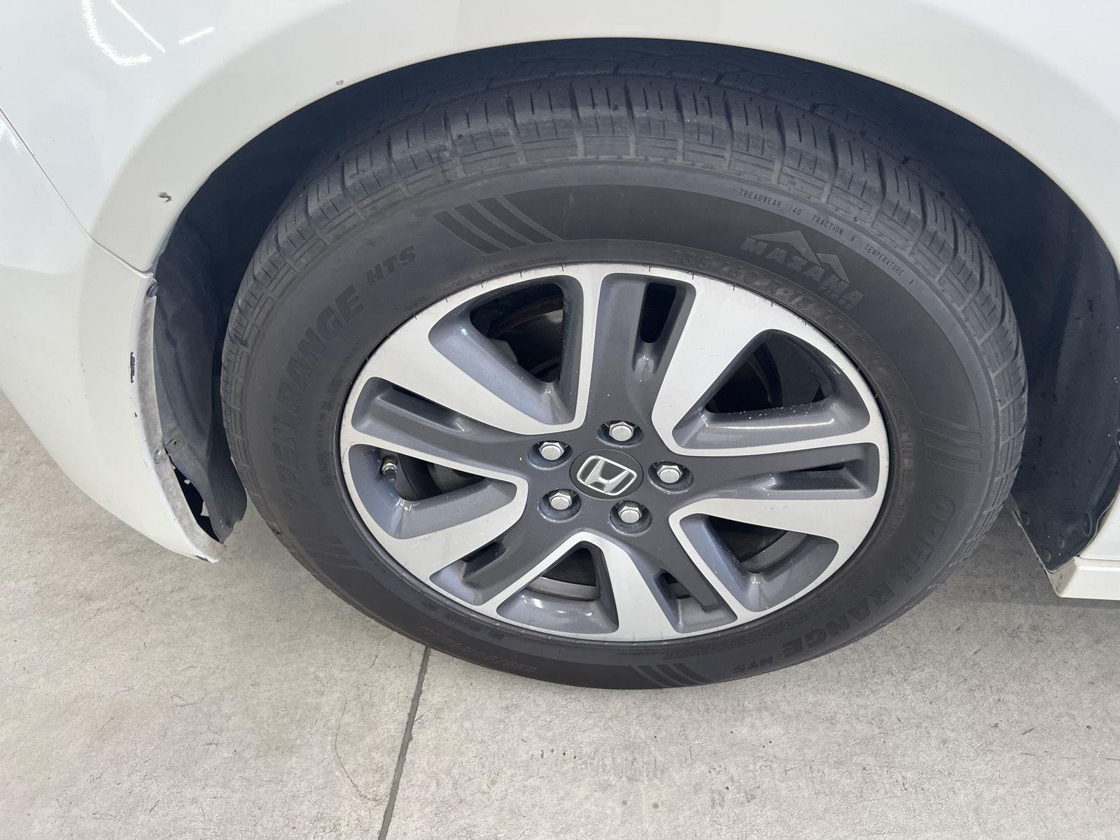 Used 2017 White Diamond Pearl Honda Touring image 7