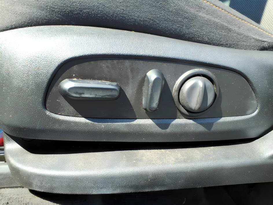 Used 2020 Satin Steel Metallic Chevrolet LT Cloth image 15