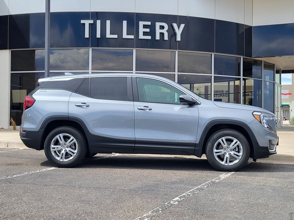 Used 2024 Sterling Metallic GMC SLE image 1
