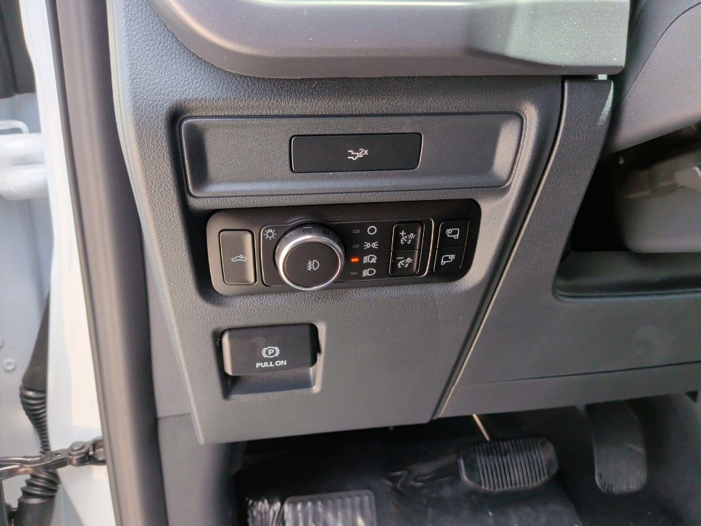 New 2026 Oxford White Ford XLT image 15
