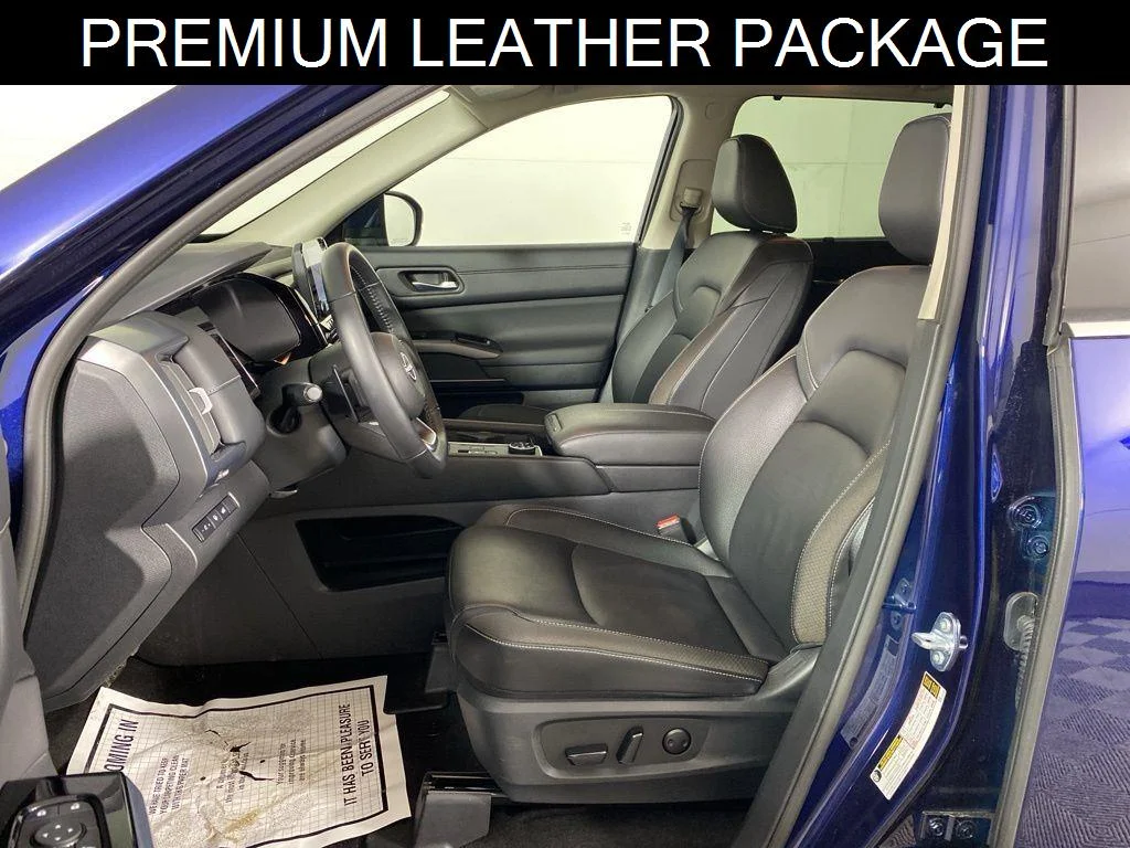 Used 2025 Deep Ocean Blue Nissan SL image 9