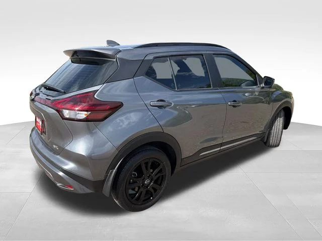 Used 2024 Gray Nissan SR image 8