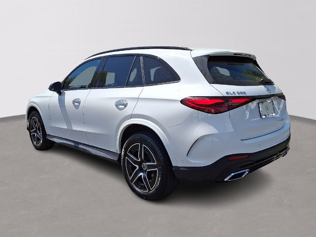 New 2026 Polar White Mercedes-Benz GLC 300 image 4