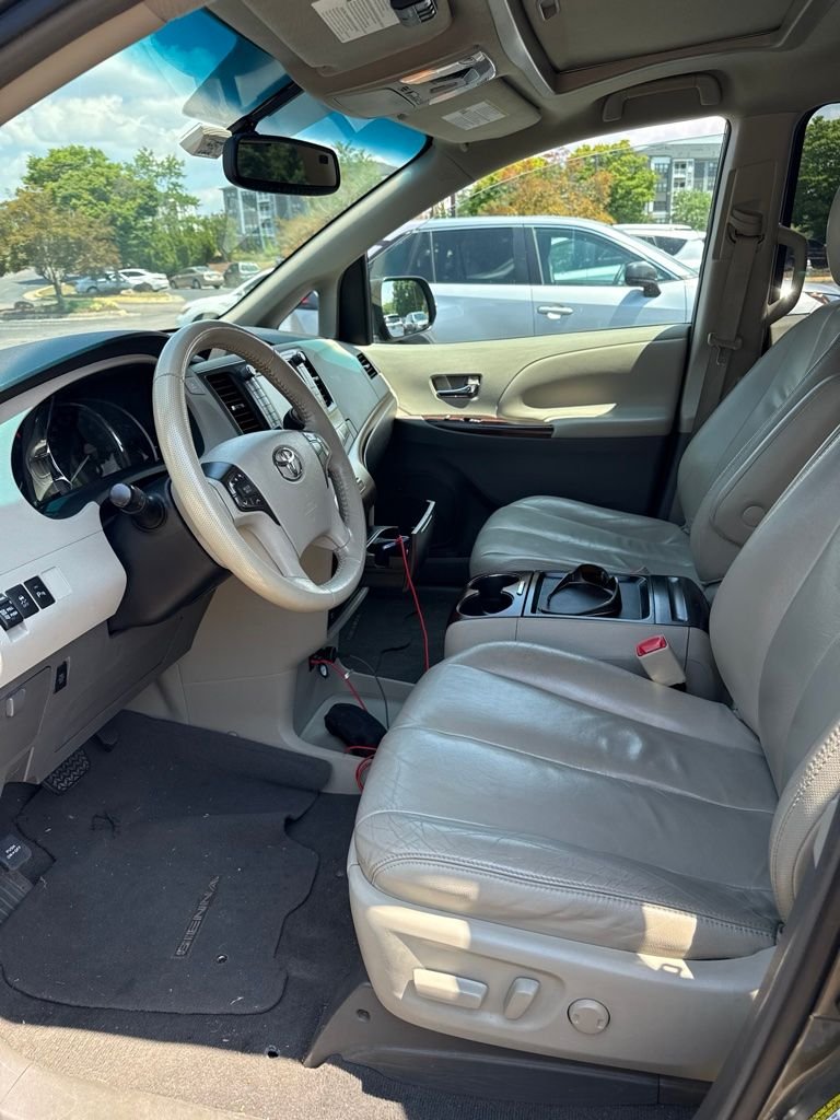 Used 2011 Green Toyota XLE image 6