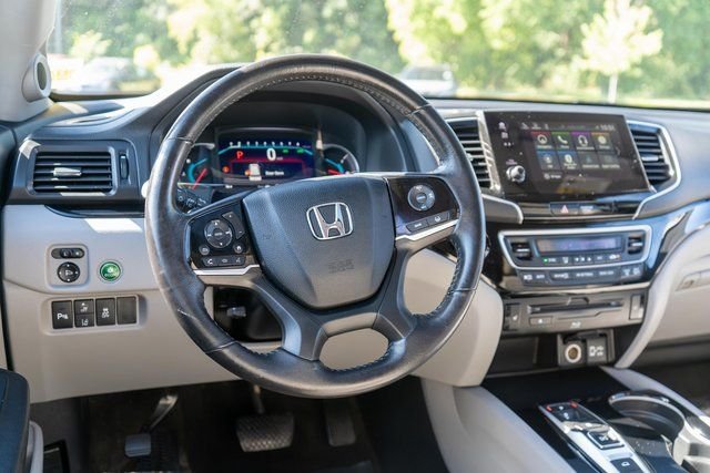 Used 2020 Modern Steel Metallic Honda Touring image 15