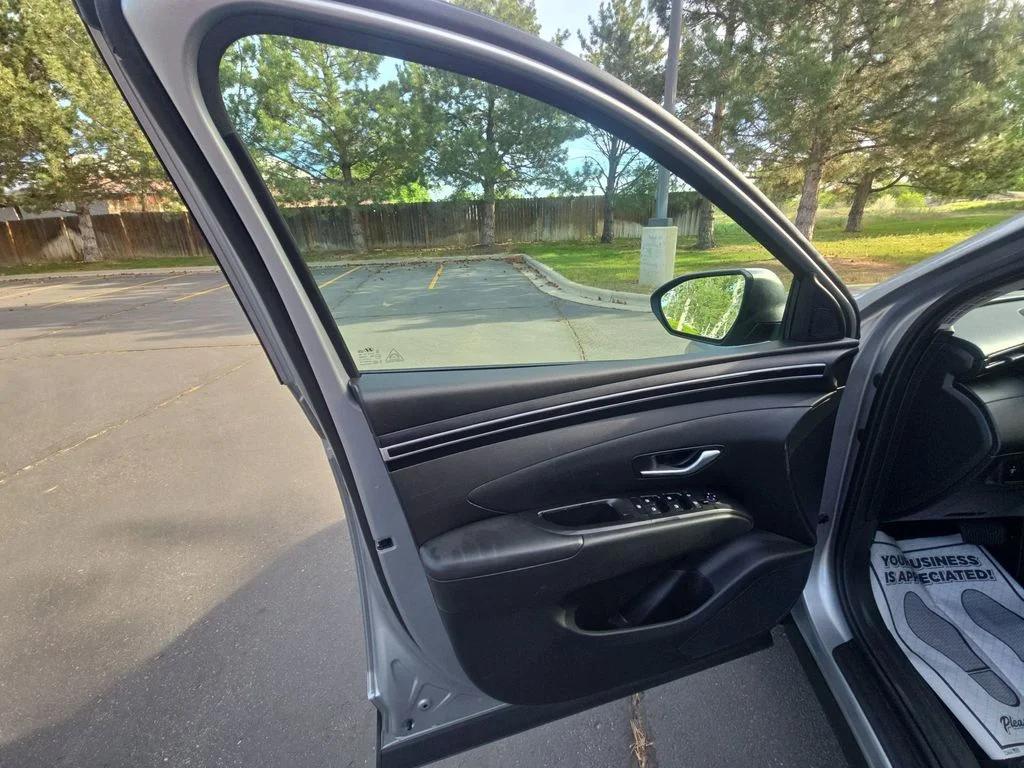 Used 2022 Shimmering Silver Hyundai SE image 29