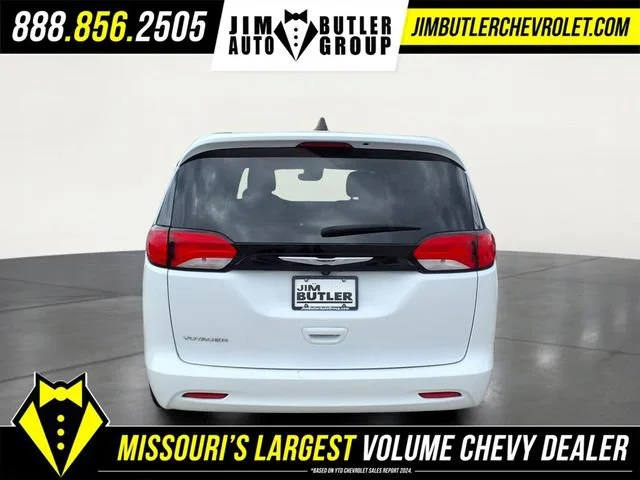 Used 2024  Chrysler LX image 18