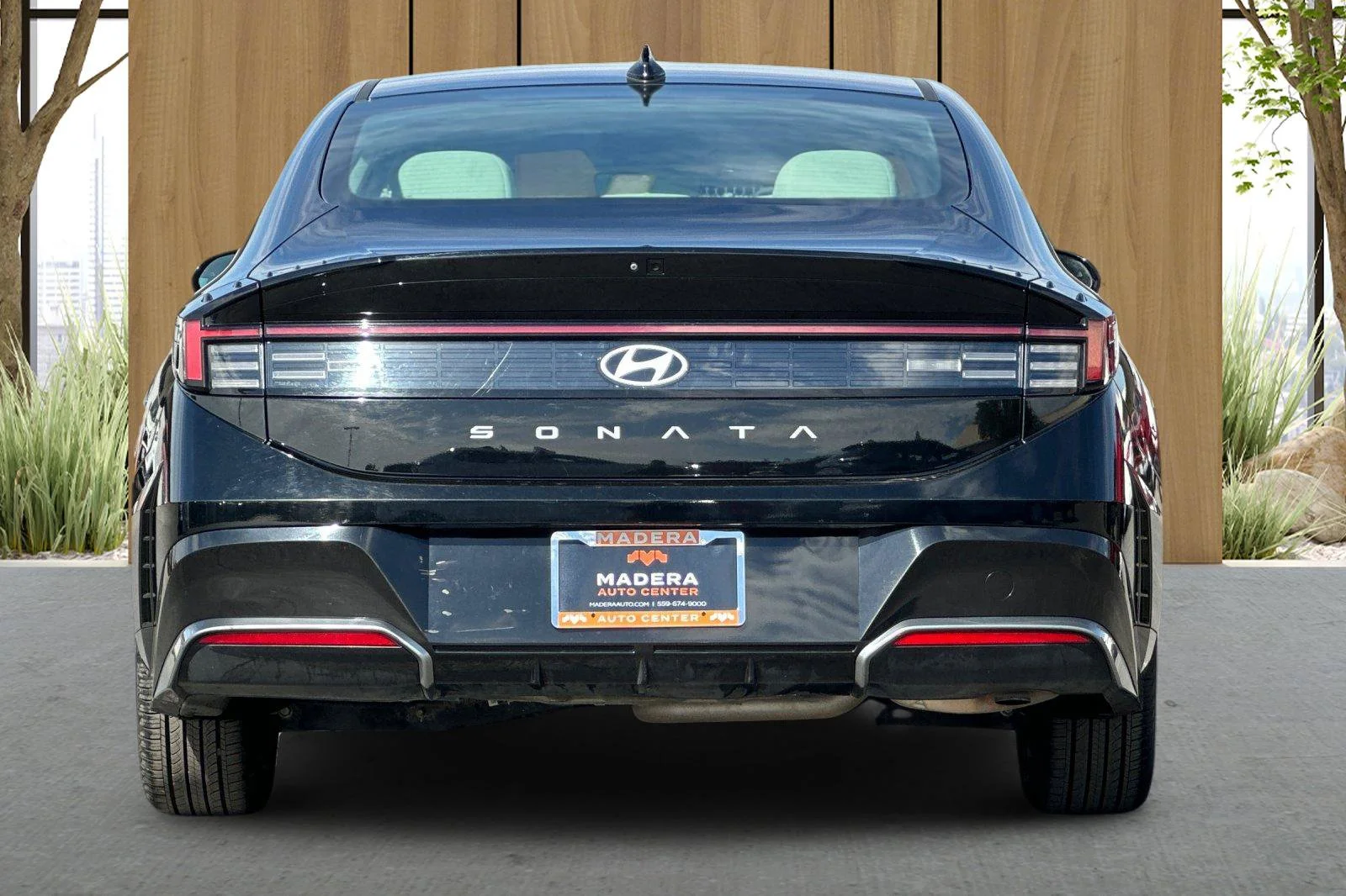 Used 2025 Black Hyundai SEL image 5