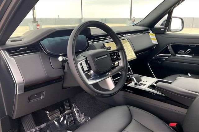 New 2026 Belgravia Green Land Rover SE image 7