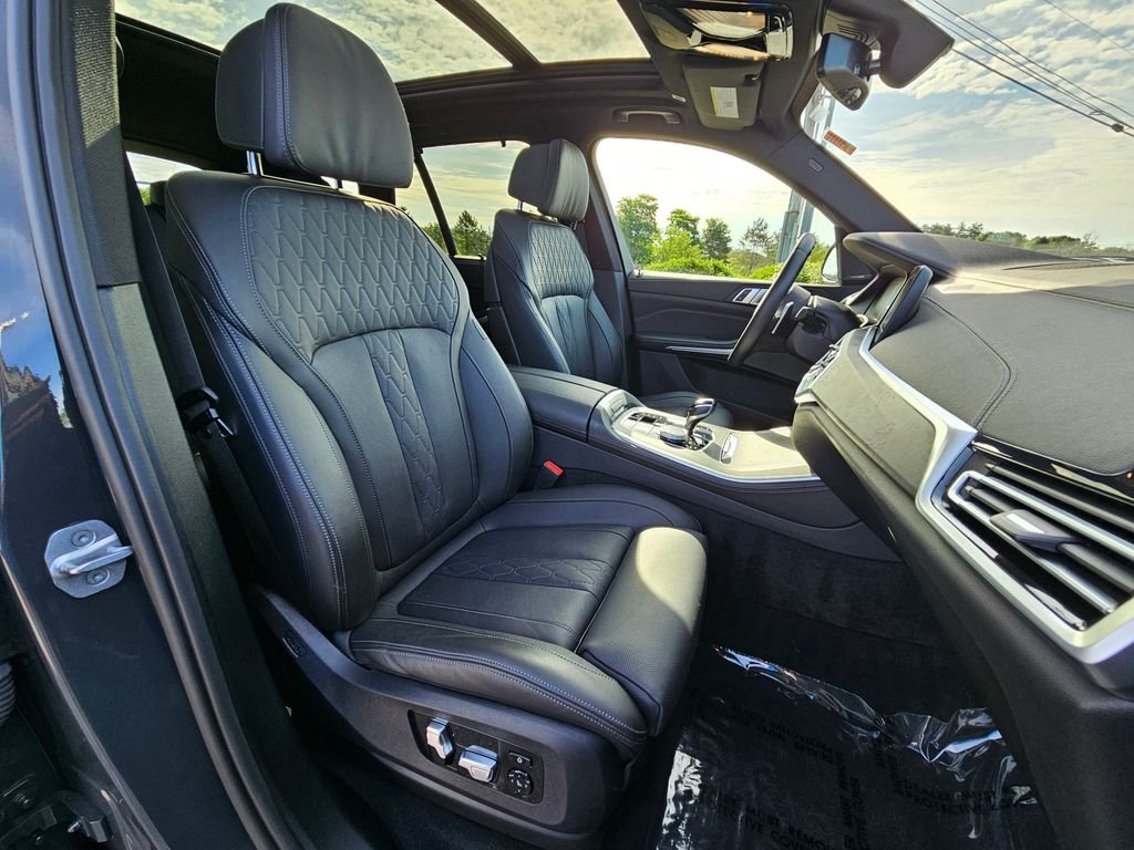 Used 2022 Dravit Grey Metallic BMW M50i image 18