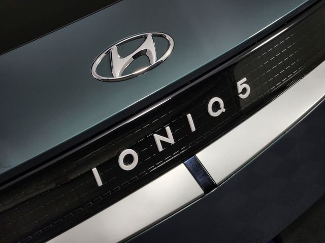 Certified Used 2024 Green Hyundai SE image 10