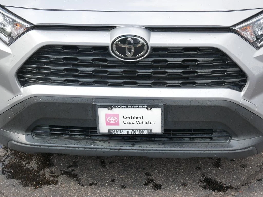 Used 2020 Silver Toyota XLE image 9