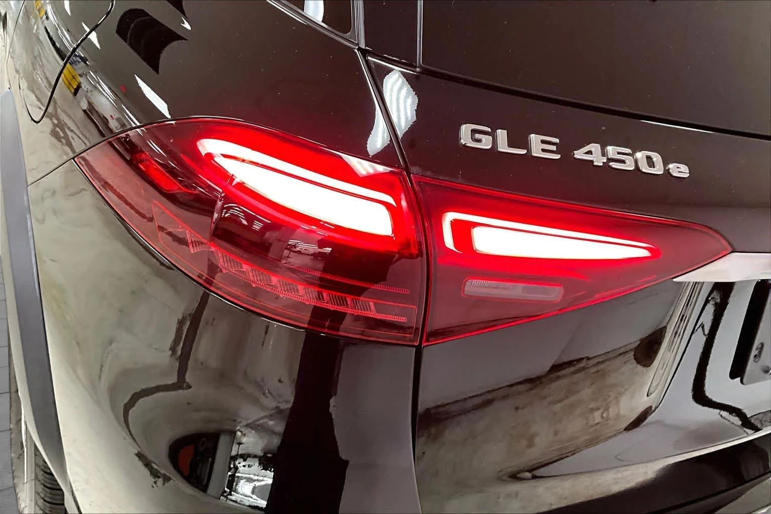 Used 2024 Black Mercedes-Benz GLE 450e Plug-In Hybrid image 28