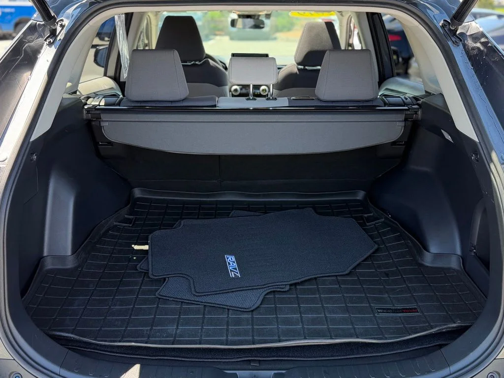 Used 2019 Gray Toyota XLE image 6
