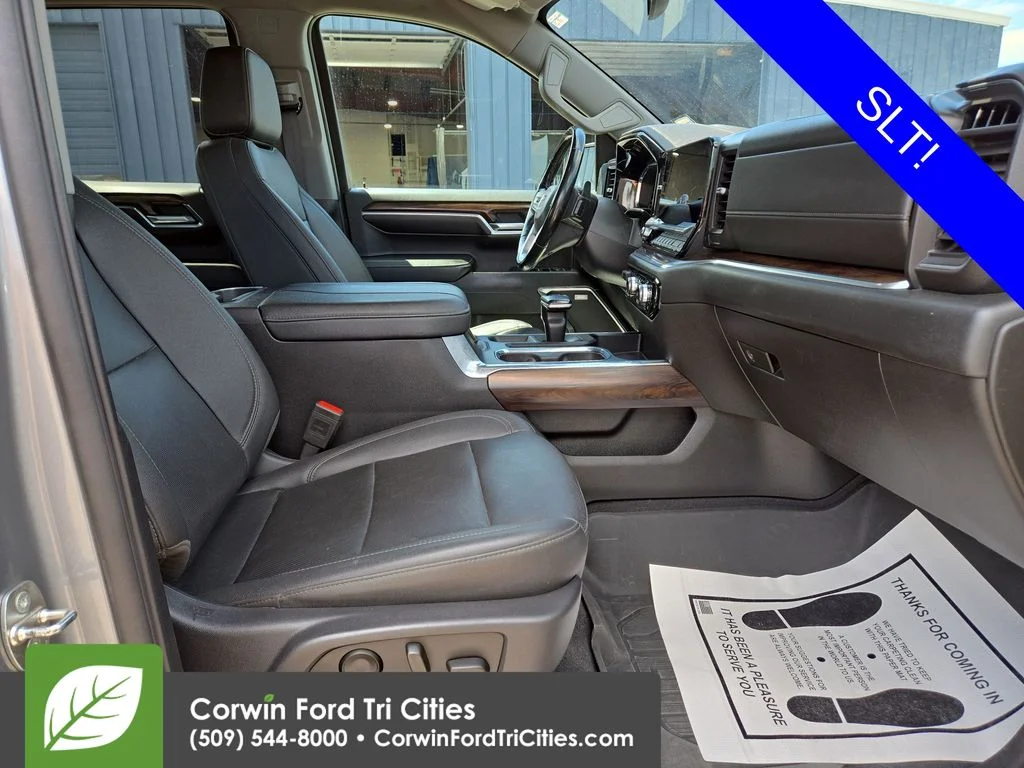 Used 2023  GMC SLT image 37