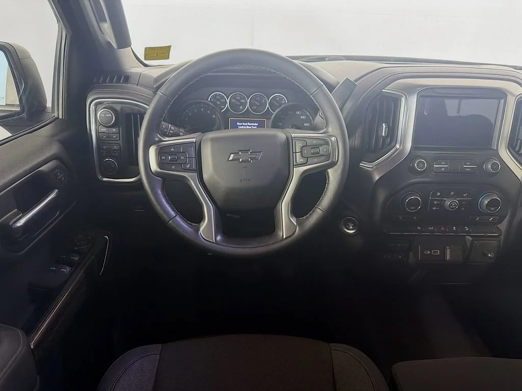 Used 2021 BLACK Chevrolet RST image 19