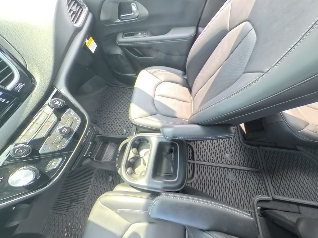 2025 Chrysler Voyager LX - Photo 26