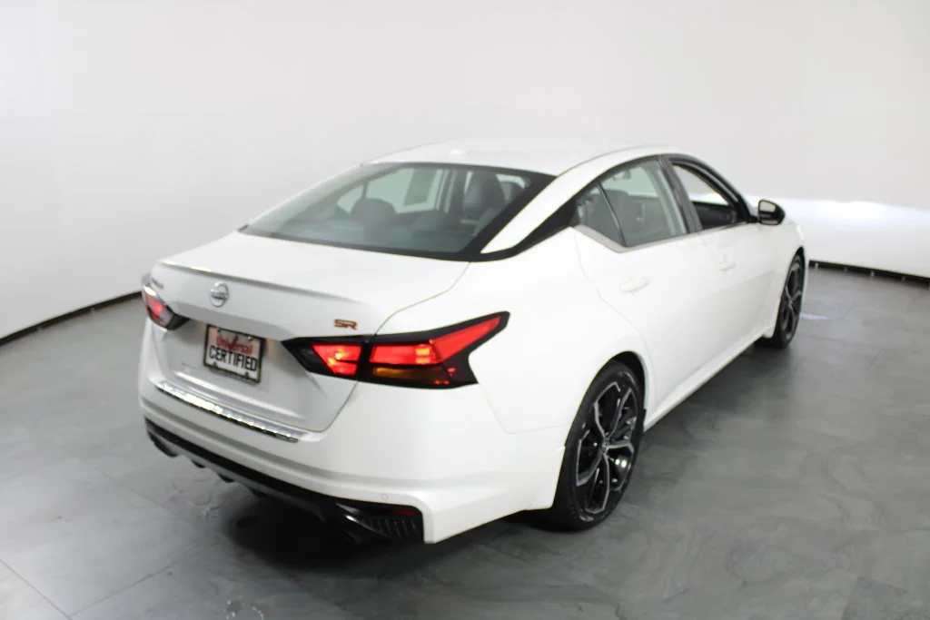 Certified Used 2023 White Nissan 2.5 SR image 4