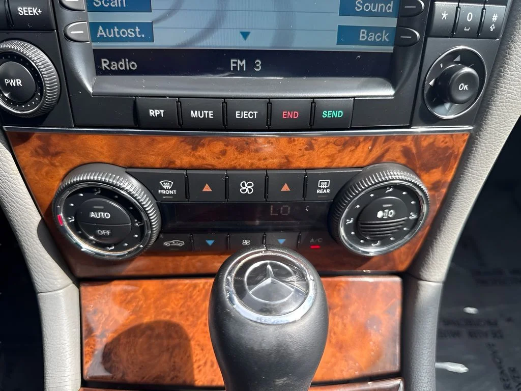 Used 2007 White Mercedes-Benz CLK 550 image 10