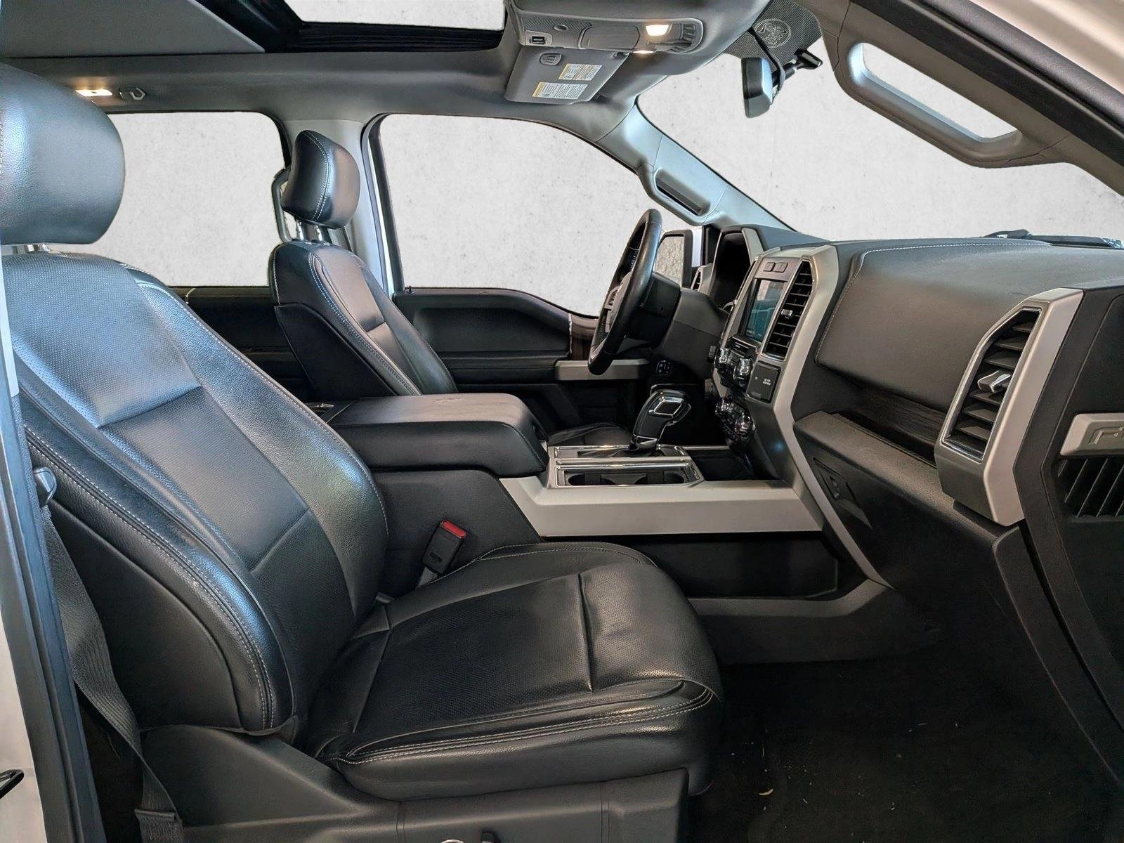 Used 2017 White Platinum Metallic Tri-Coat Ford Lariat image 21