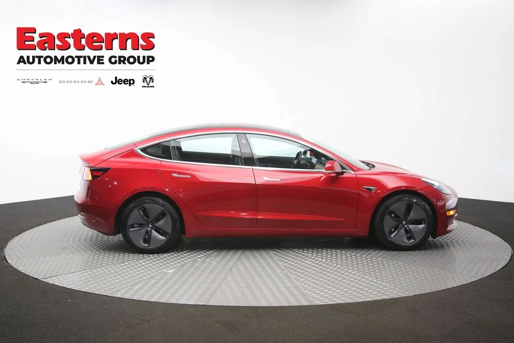 Used 2018 Red Tesla Long Range image 39