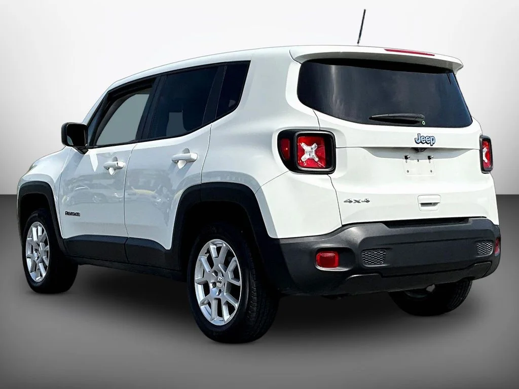 Used 2023 Alpine White Jeep Latitude image 4
