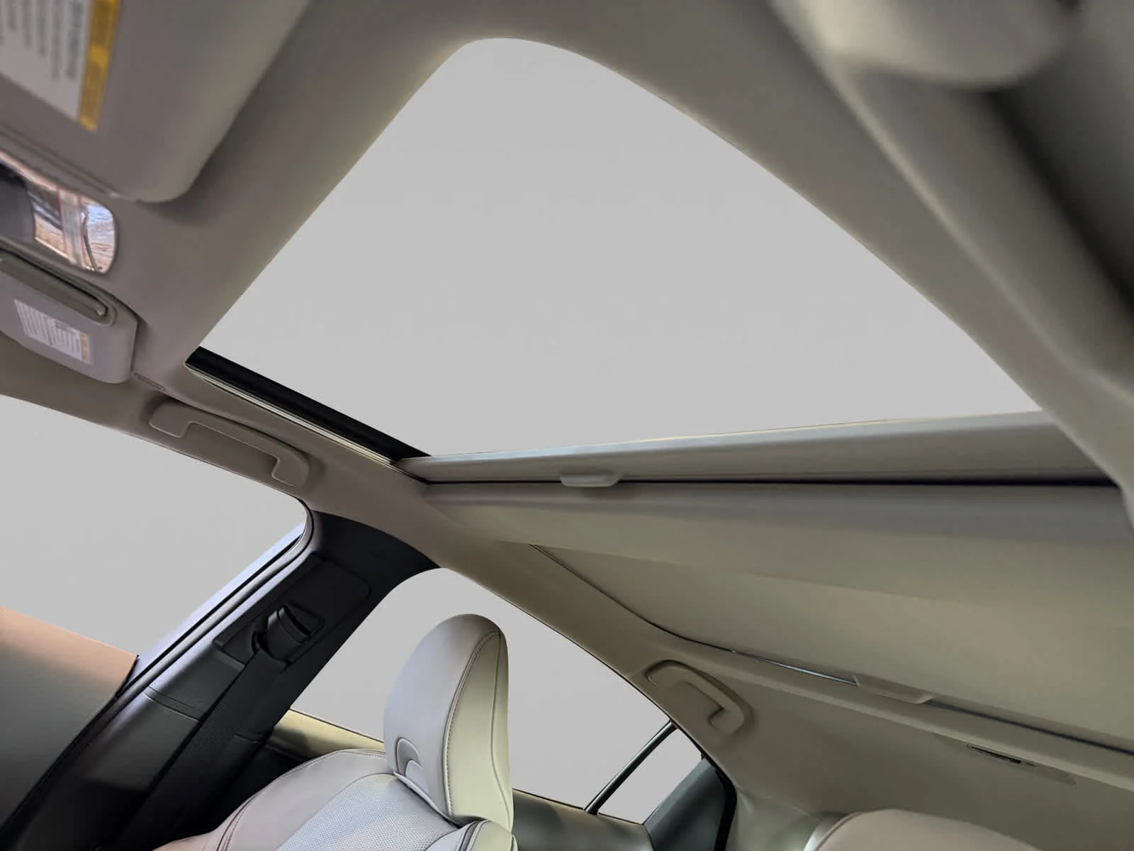 2027 Toyota Prius XLE - Photo 12