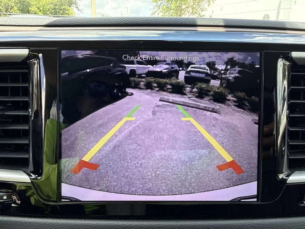 Used 2018 White Chrysler Touring L image 29