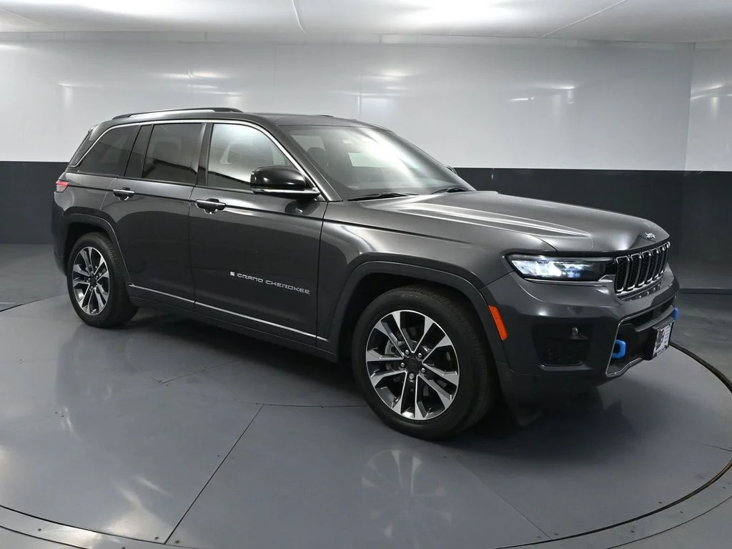 Used 2023 Gray Jeep Overland 4xe image 1