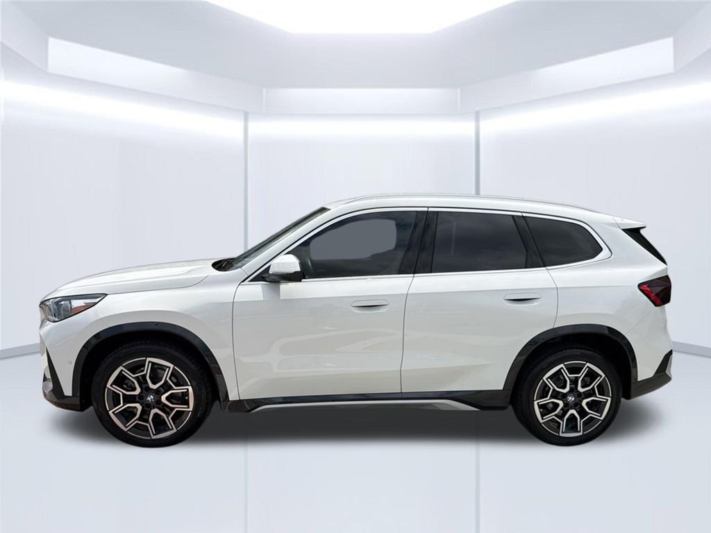 Used 2025 White BMW xDrive28i image 3