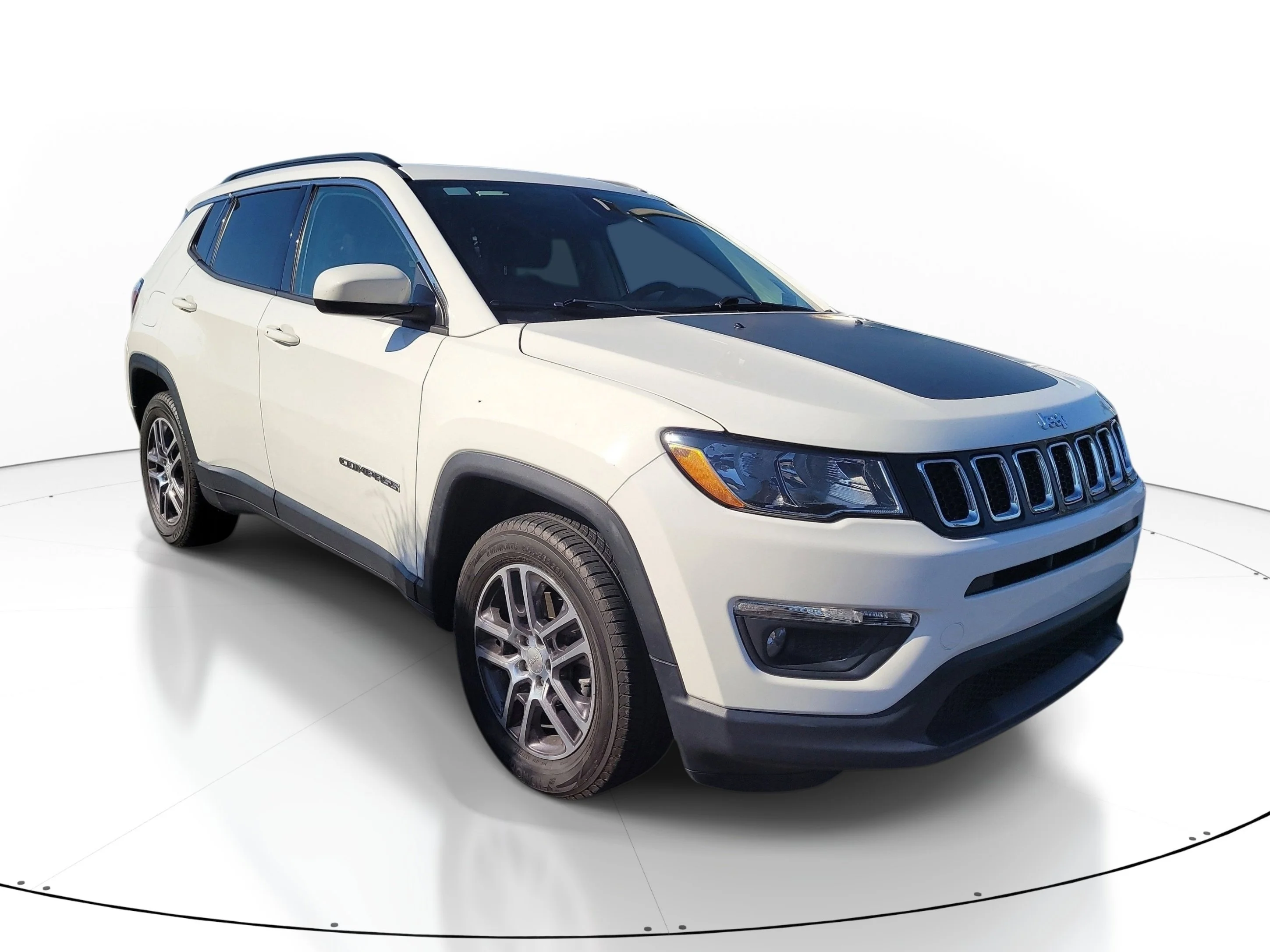 Used 2018 White Clearcoat Jeep Latitude image 1
