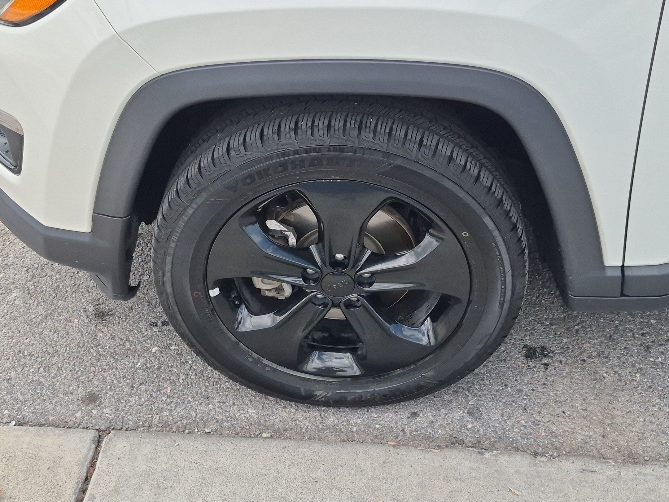 Used 2018 White Clearcoat Jeep Altitude image 10