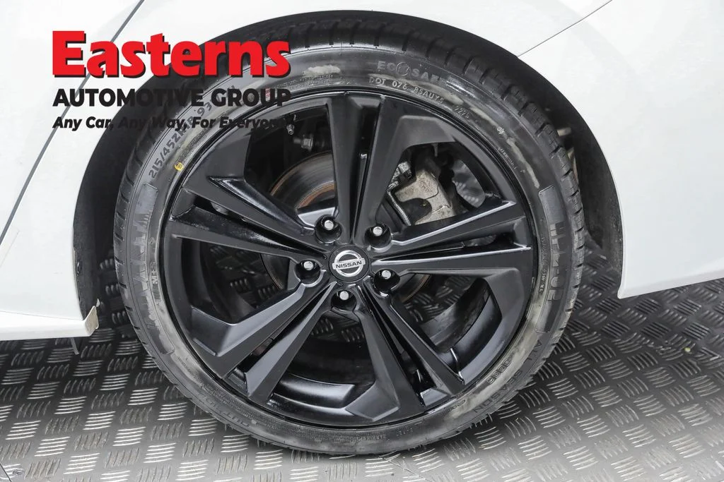 Used 2021 White Nissan SR image 8
