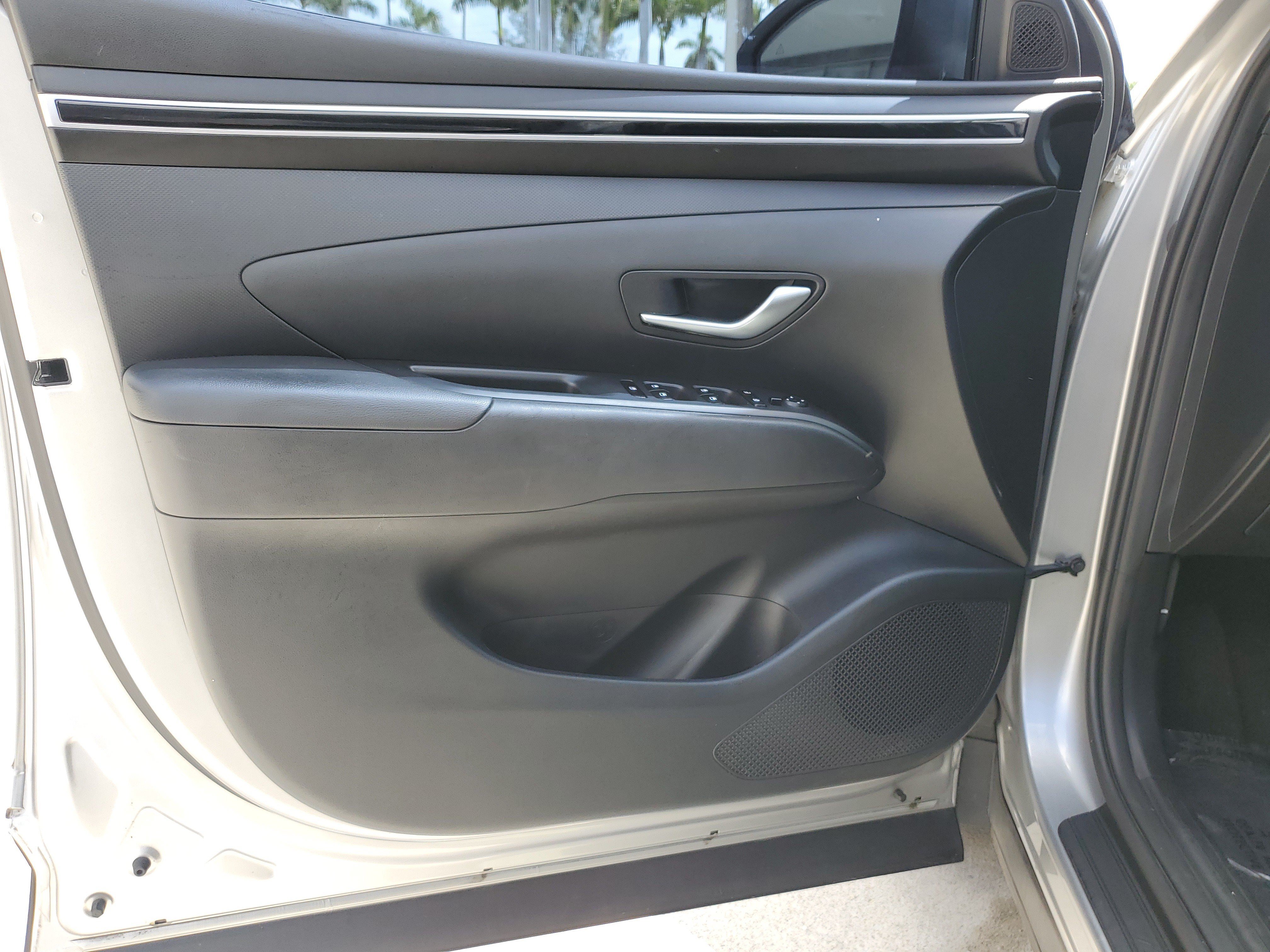 Used 2023 Shimmering Silver Hyundai SE image 20